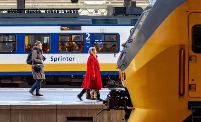 Schiphol-airport-train-transfer